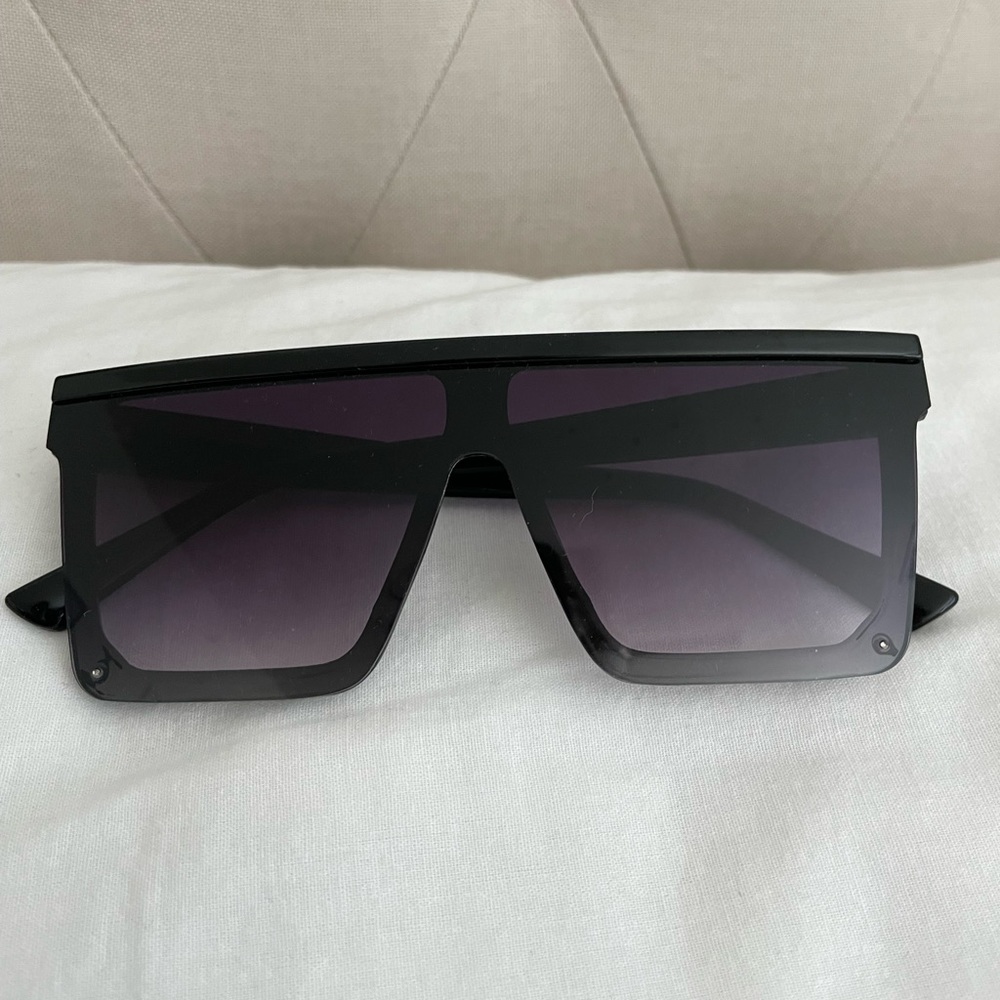 Oversized Square Sunglasses | Black - Picture 2 of 9